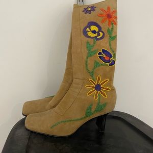 Women’s suede boots with flower bead detail. Size 8
